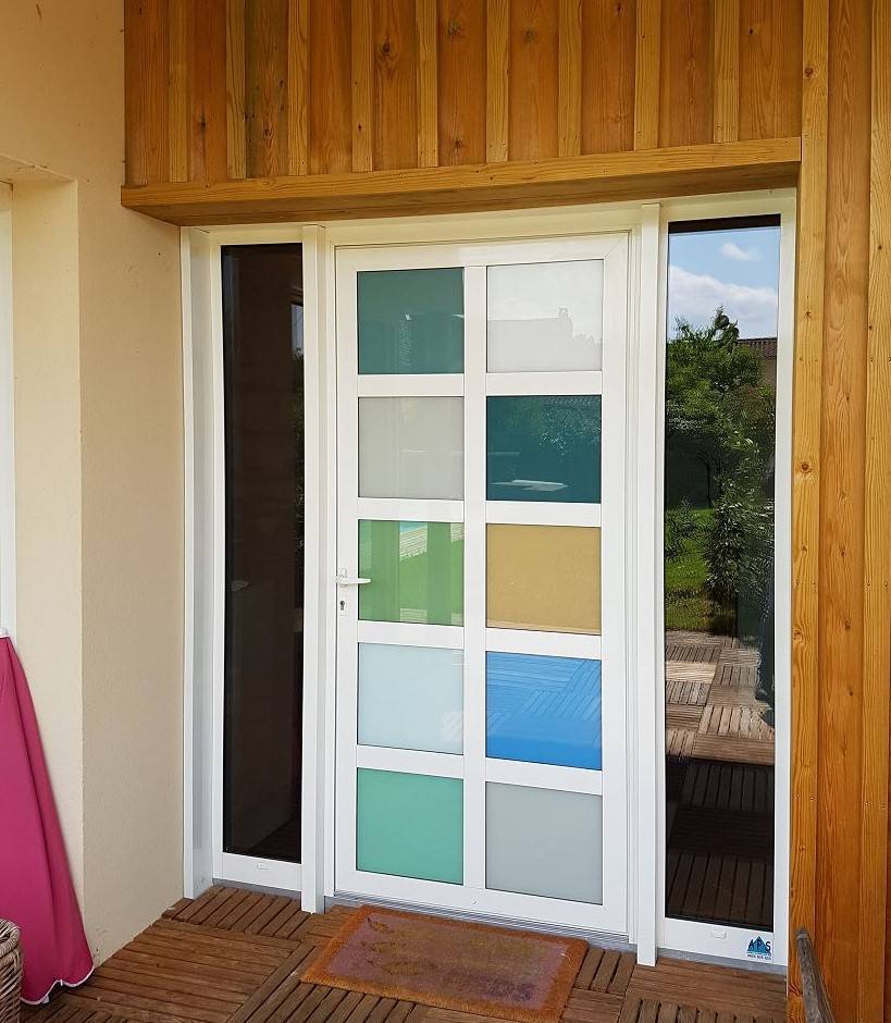 Faire fabriquer une porte d'entrée originale pour sa maison en Gironde