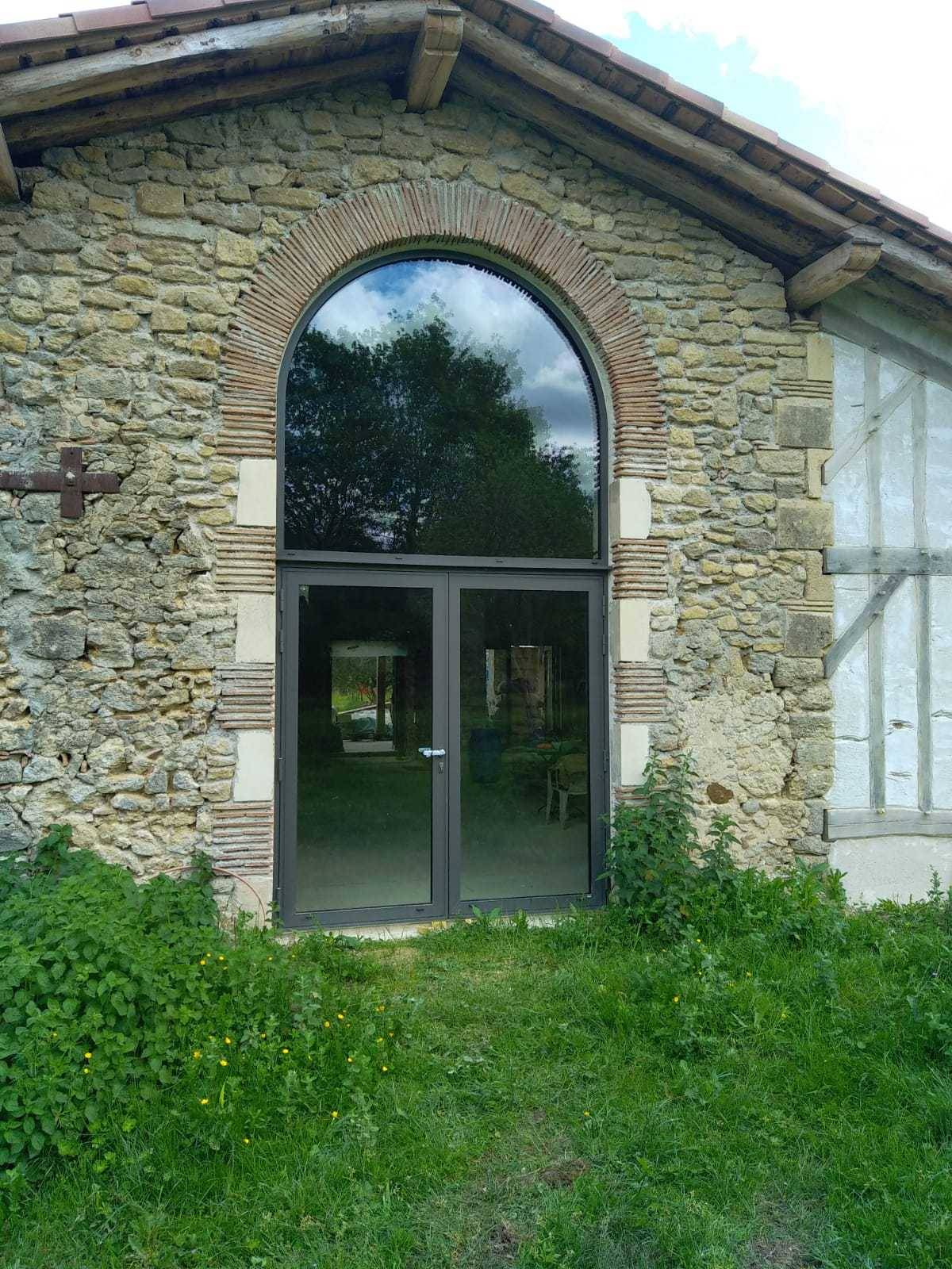 Vitrage hors normes posé avec un palonnier à ventouse en Gironde