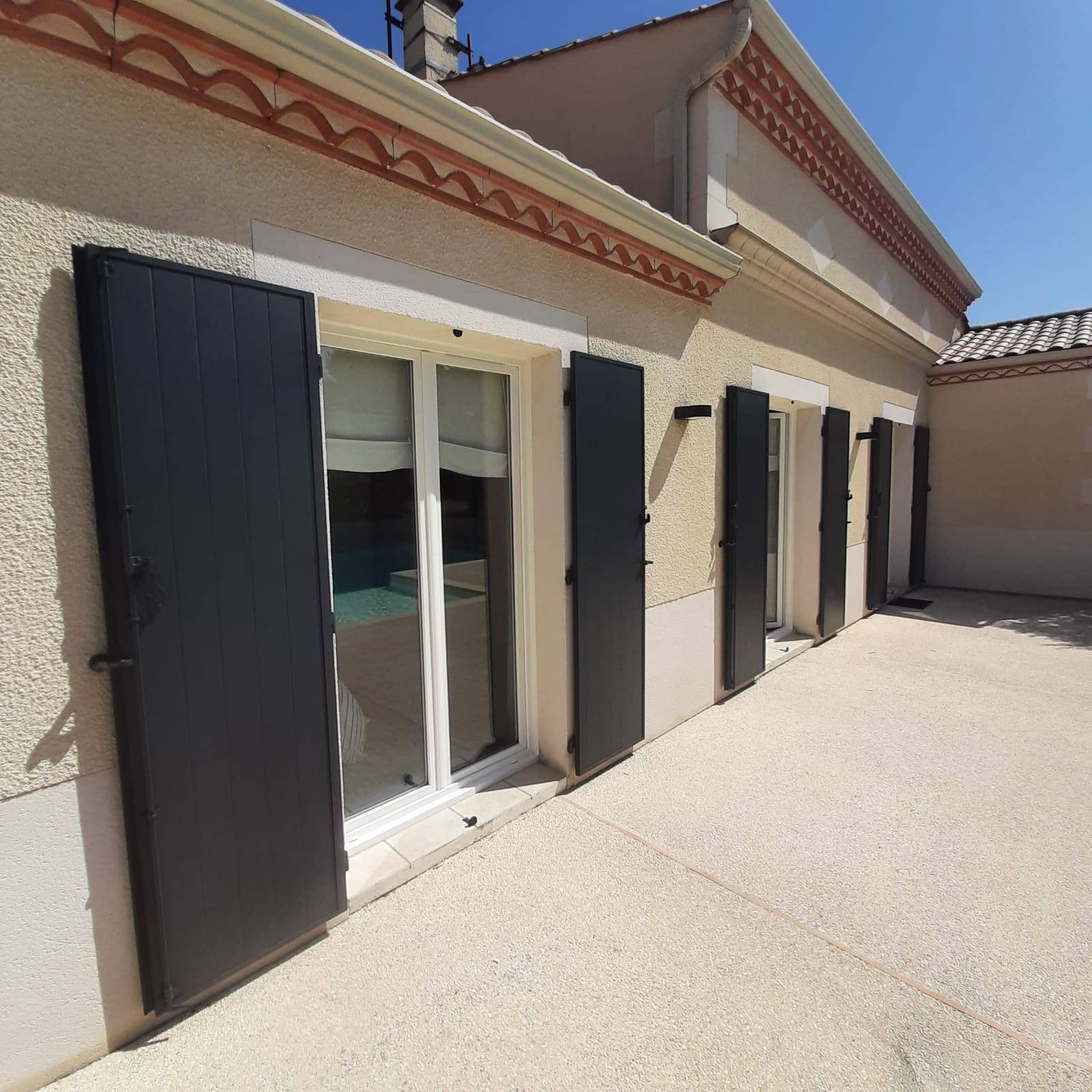 Changement de volets bois en aluminium pour faciliter l'entretien