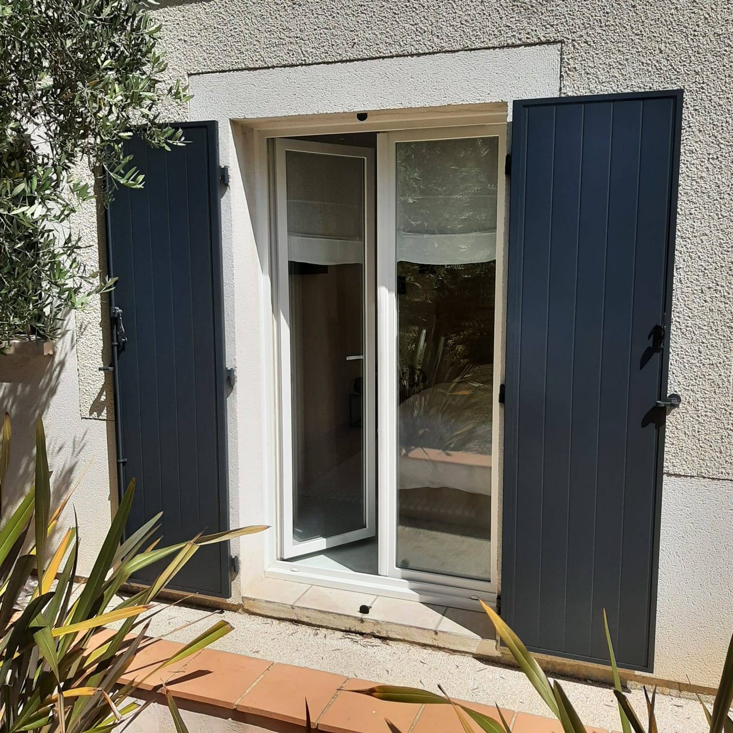 Changement de volets bois en volets en aluminium à Saint Martin de Sescas