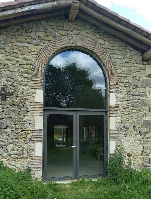 Menuiserie cintrée sur Batîment Ancien à Aubiac