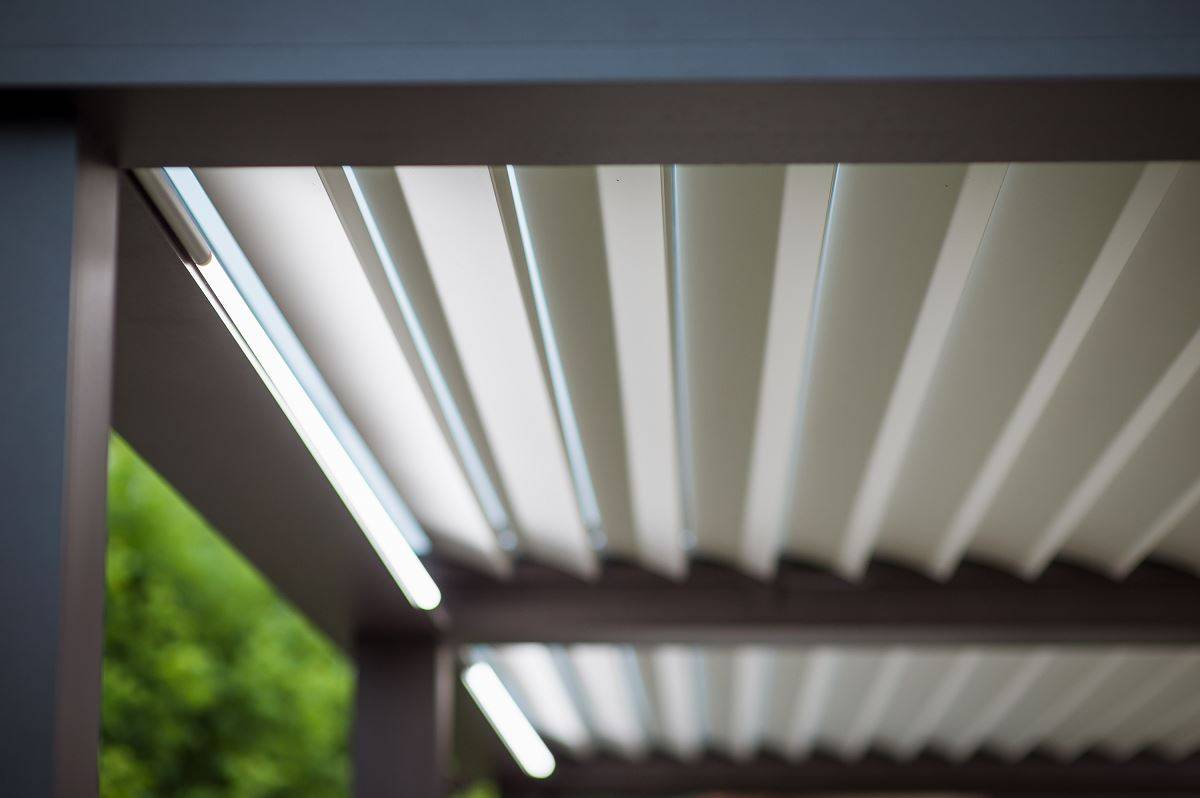 Fabrication et pose d'une pergola 3 modules en L avec fermetures latérales