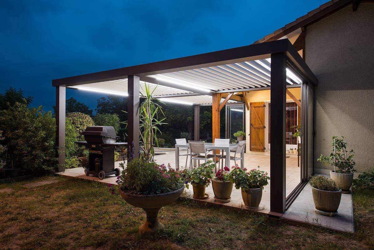 Vente de pergola bioclimatique à lames orientables en aluminium à Bordeaux