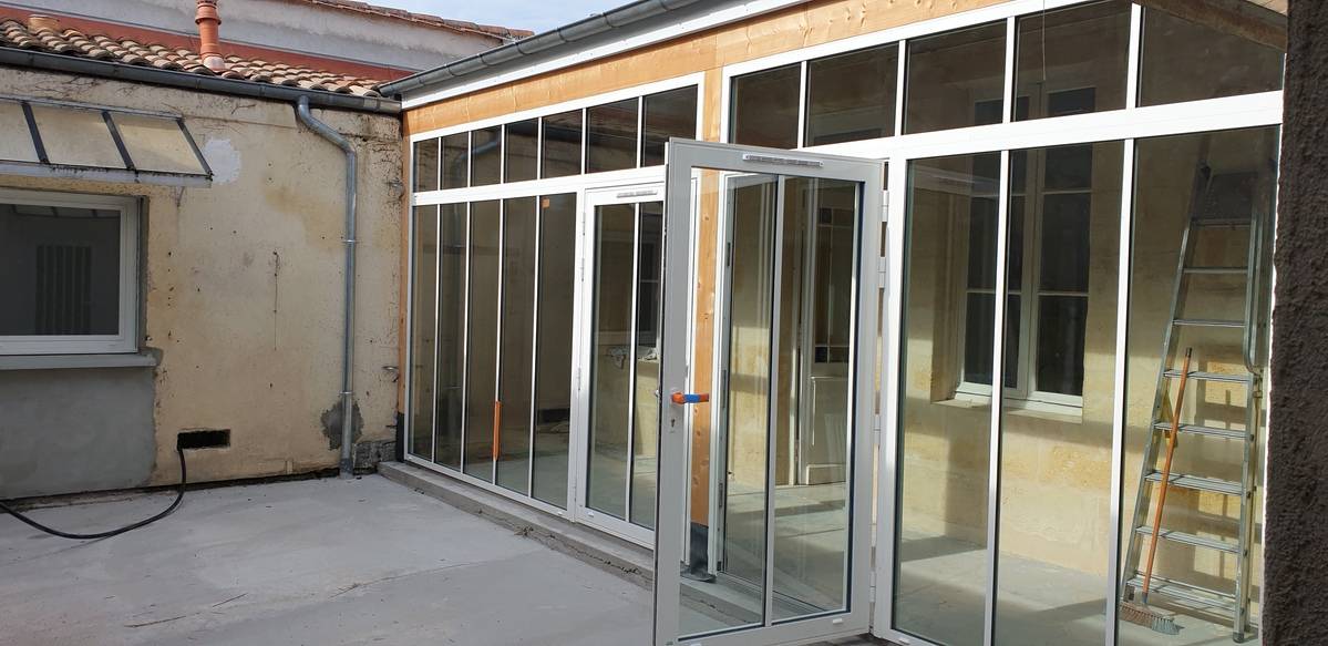Cour Intérieure  d’une échoppe bordelaise transformée grâce à une verrière