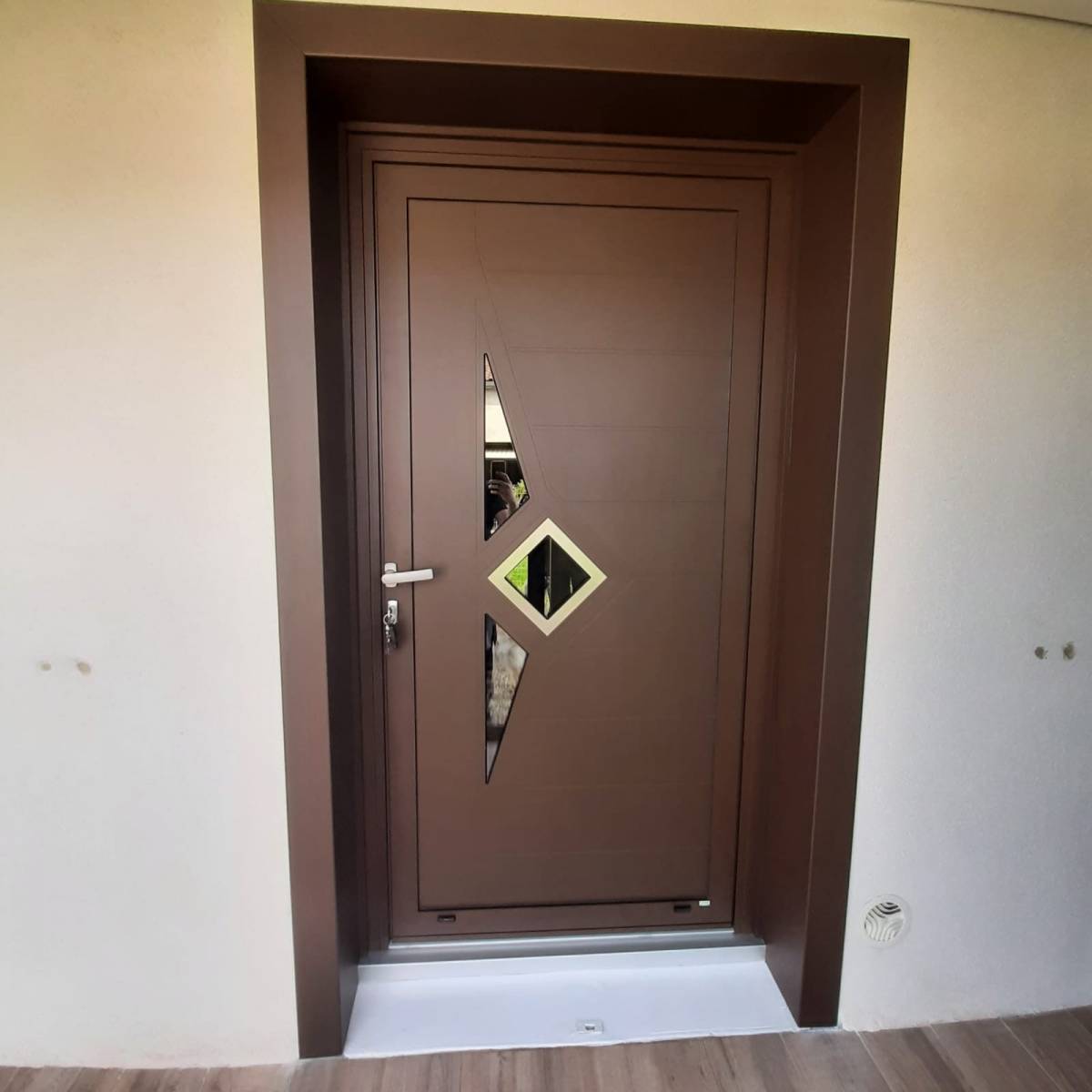 Réalisation d'une porte aluminium à Saint Maixant