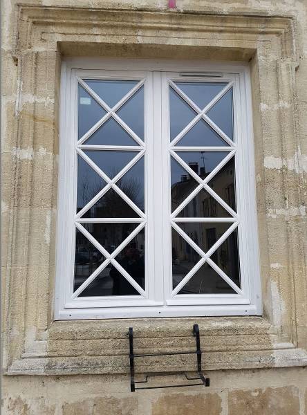 Fenêtre bois traditionnelle sur Villandraut