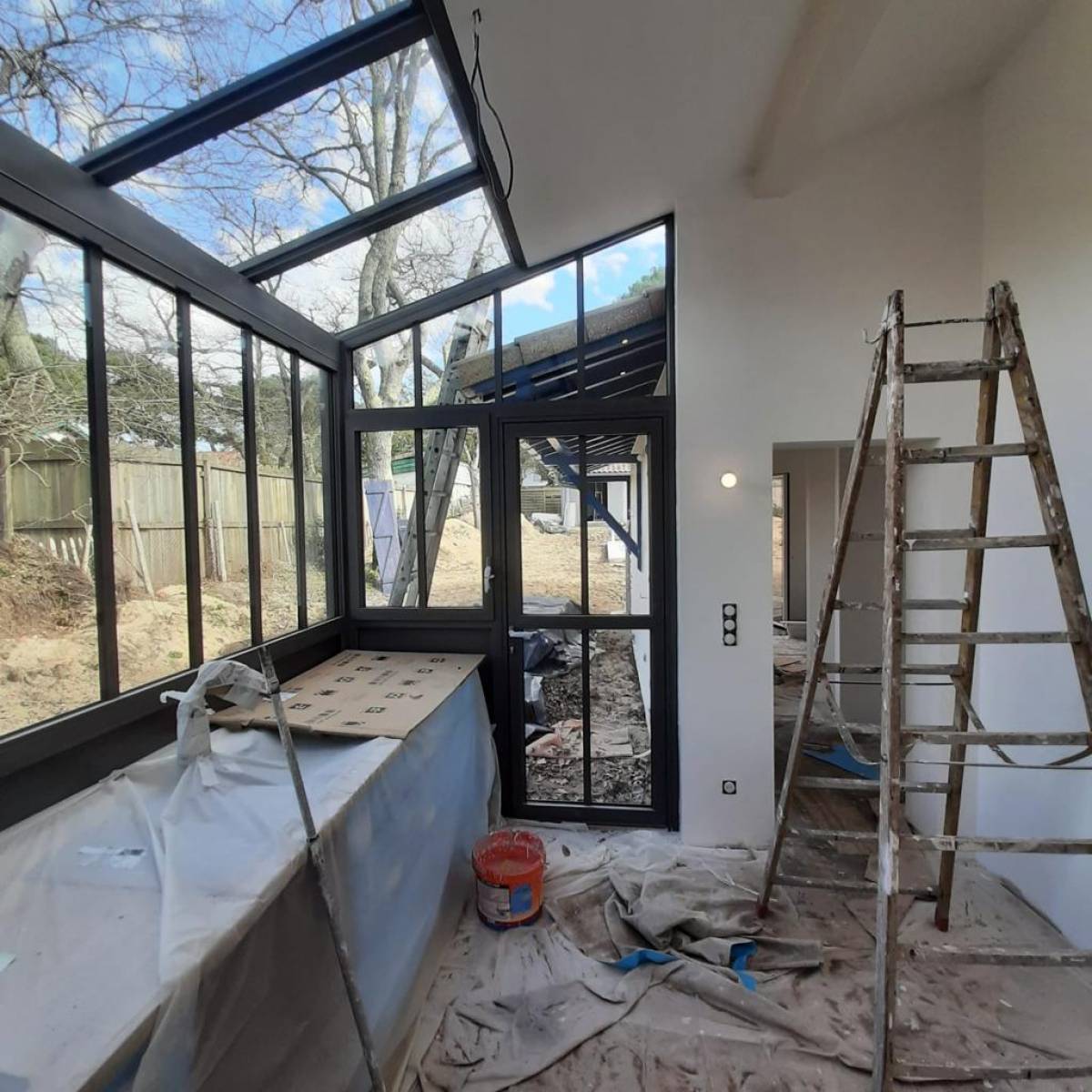 Verrière  dans une mason arcachonnaise pour gagner de la luminosité dans une cuisine