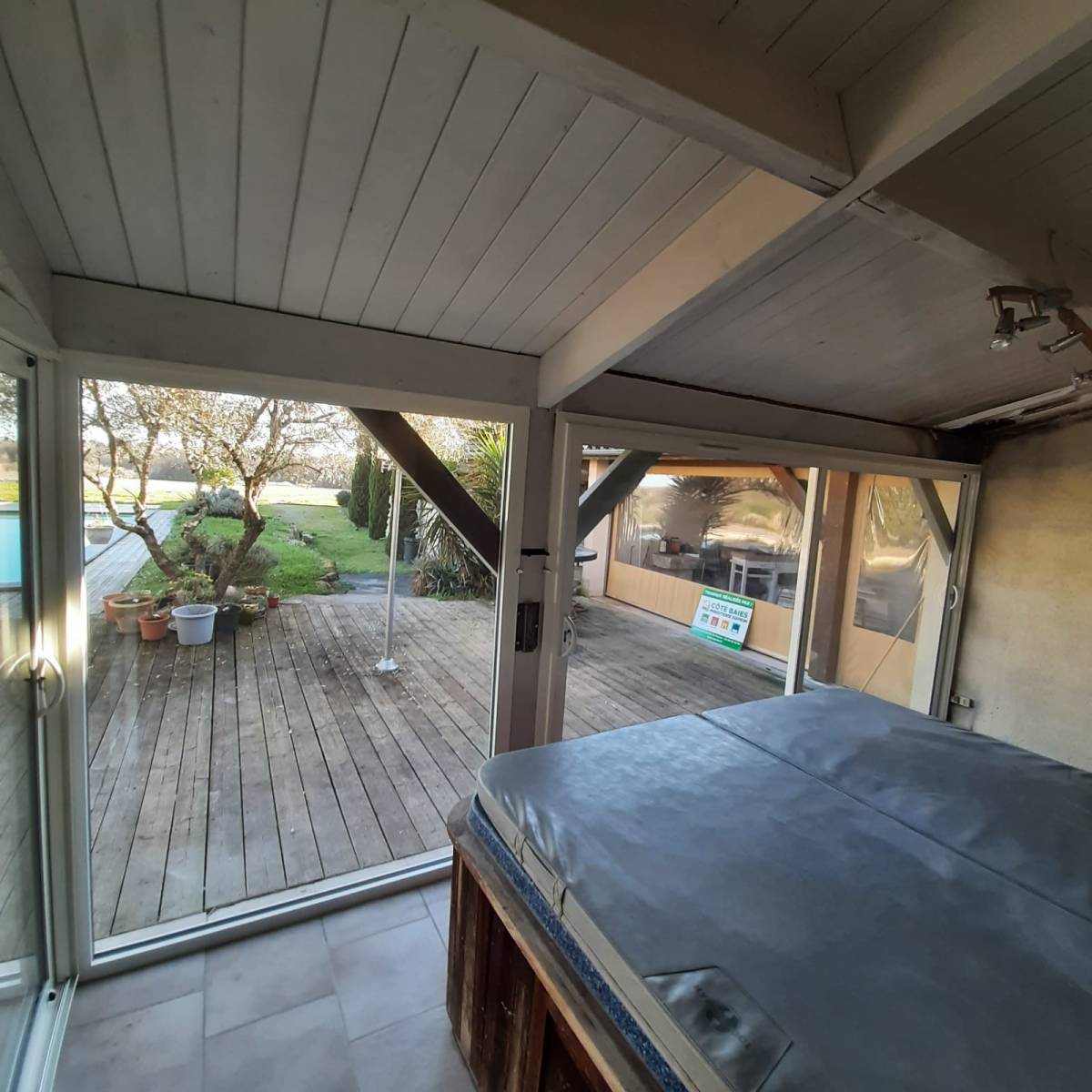 Fermeture terrasse couverte dans l'Entre deux Mers à Saint Laurent du Bois