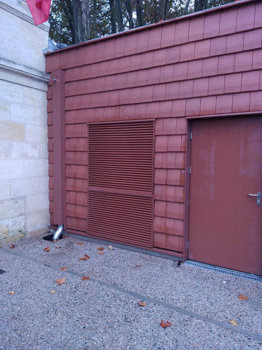Grille de ventilation extérieure pour lieu professionnel à Bègles