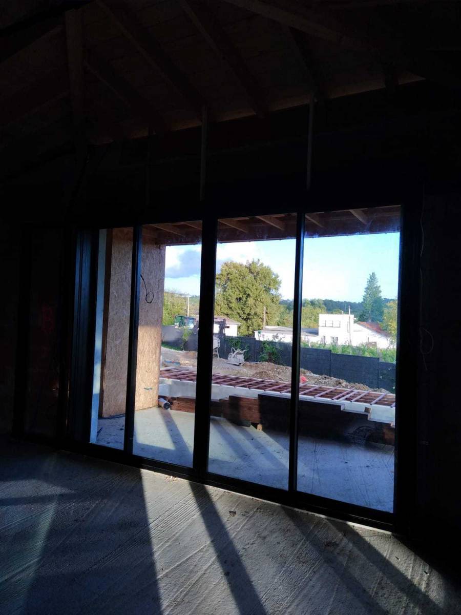 Chantier à Capian : Une extension de maison avec des menuiseries sur mesure