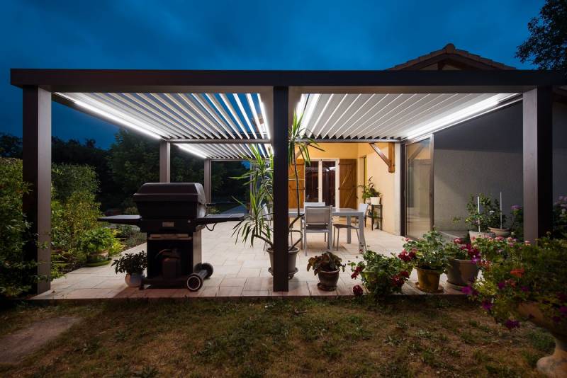 Fabrication et pose d'une pergola 3 modules en L avec fermetures latérales