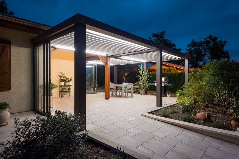 Fabrication et pose d'une pergola 3 modules en L avec fermetures latérales