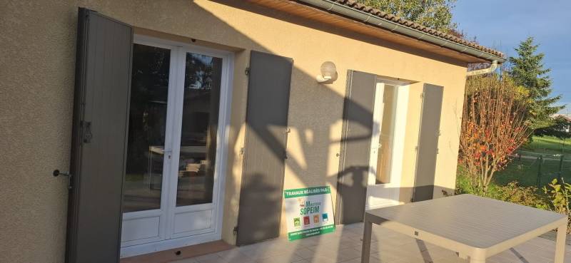 Remplacement de volets bois à Le Pian-sur-Garonne : les avantages des volets aluminium et fibre de bois en sud Gironde